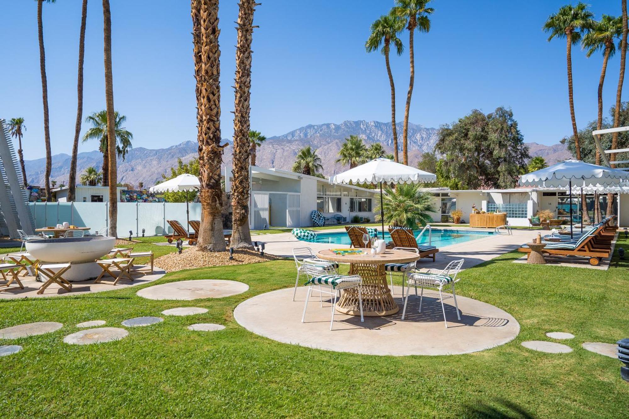 Monkey Tree Hotel By Avantstay Stylish Hotel In Palm Springs W Pool Bagian luar foto