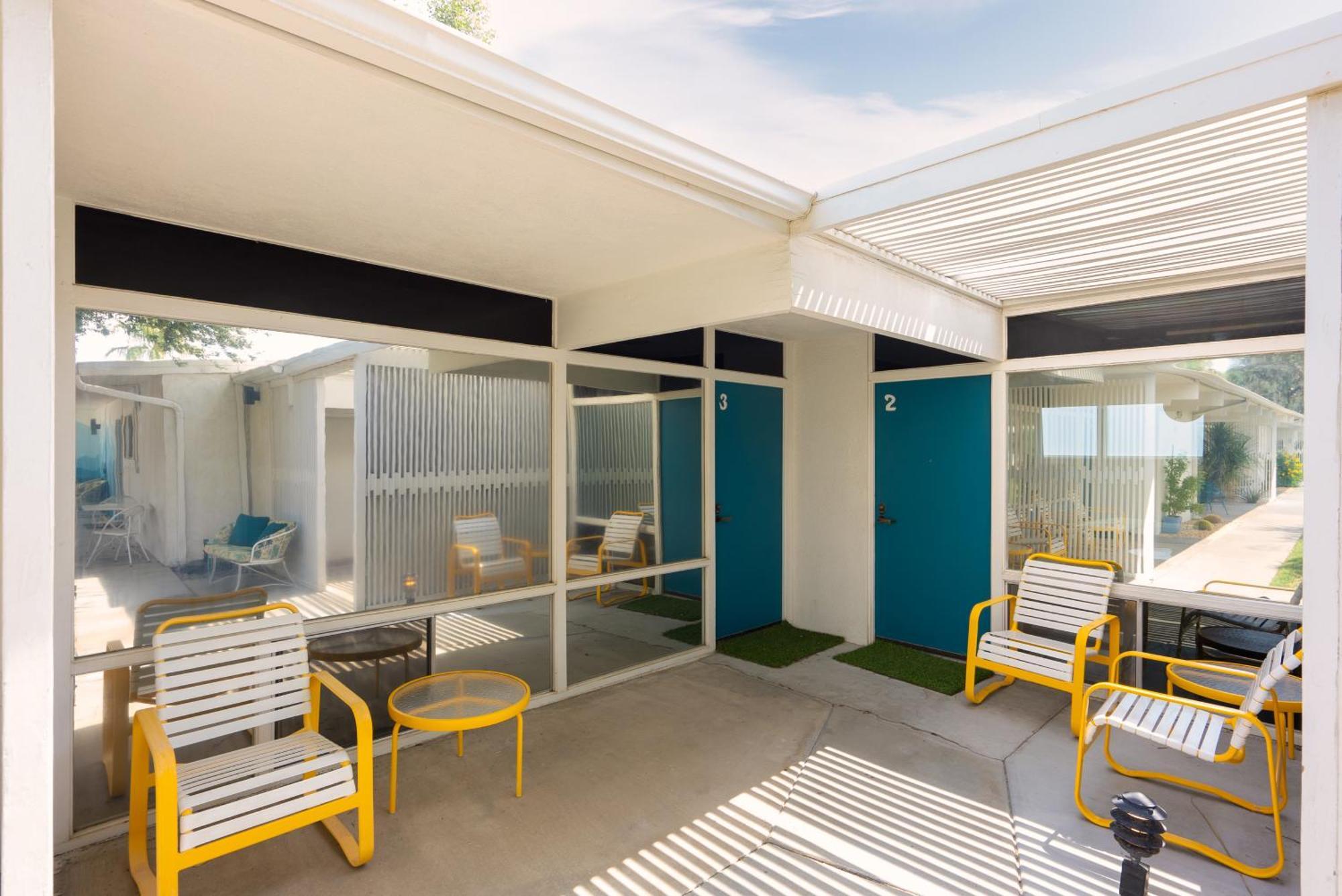 Monkey Tree Hotel By Avantstay Stylish Hotel In Palm Springs W Pool Bagian luar foto