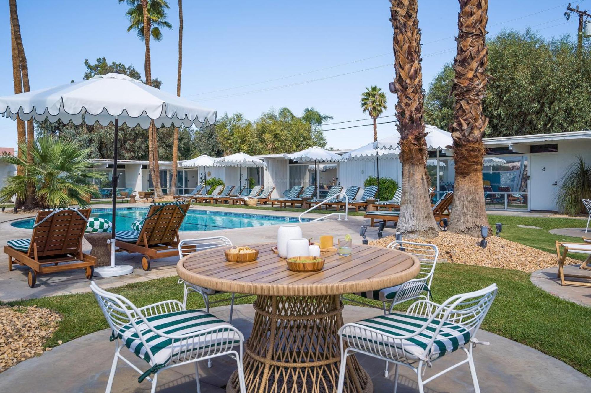Monkey Tree Hotel By Avantstay Stylish Hotel In Palm Springs W Pool Bagian luar foto