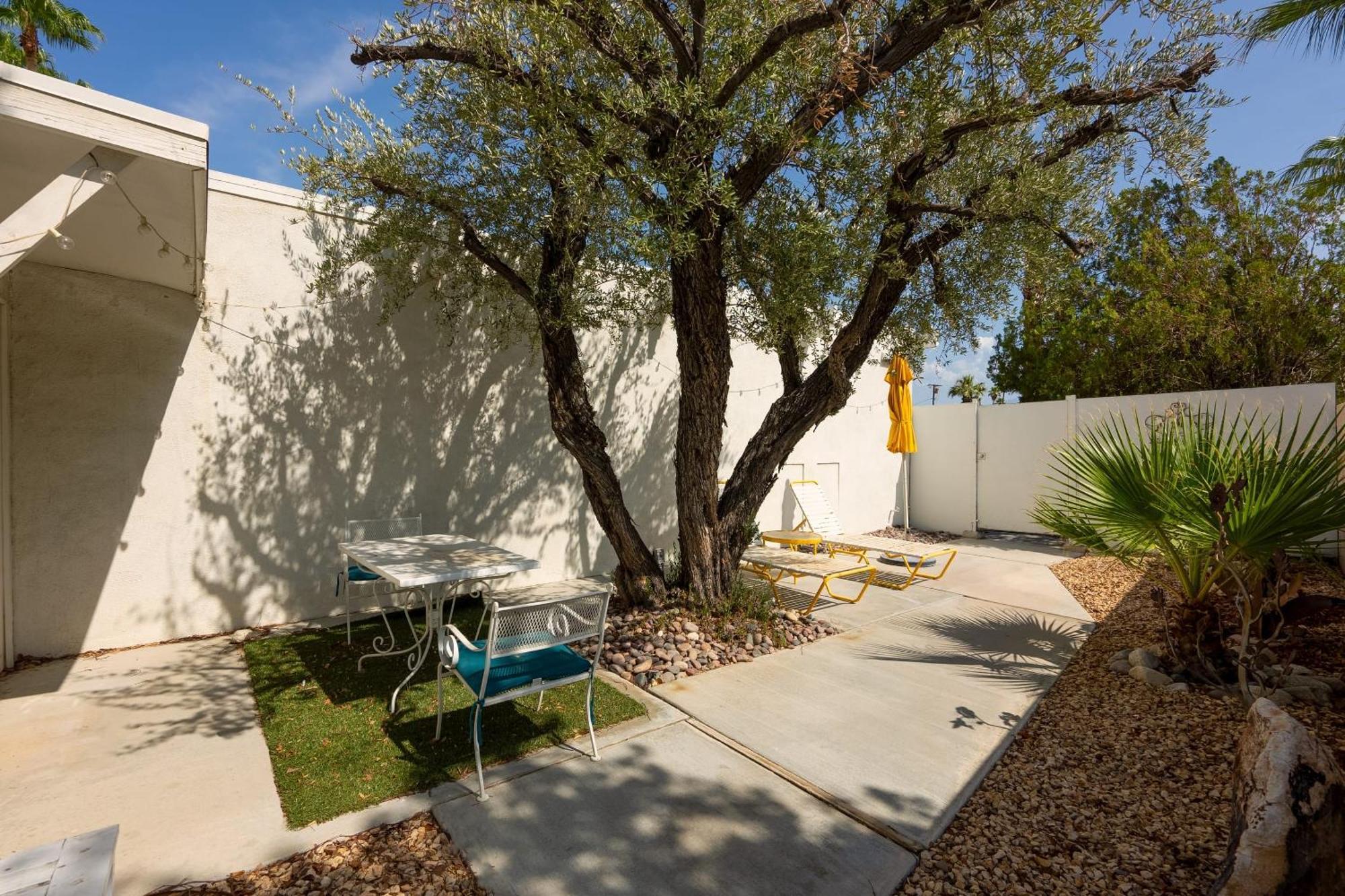 Monkey Tree Hotel By Avantstay Stylish Hotel In Palm Springs W Pool Bagian luar foto